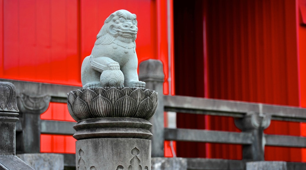 Shurijo Castle showing art, heritage architecture and outdoor art