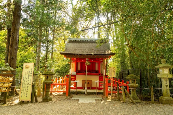 Kasuga Shrine which includes heritage elements, a garden and a temple or place of worship