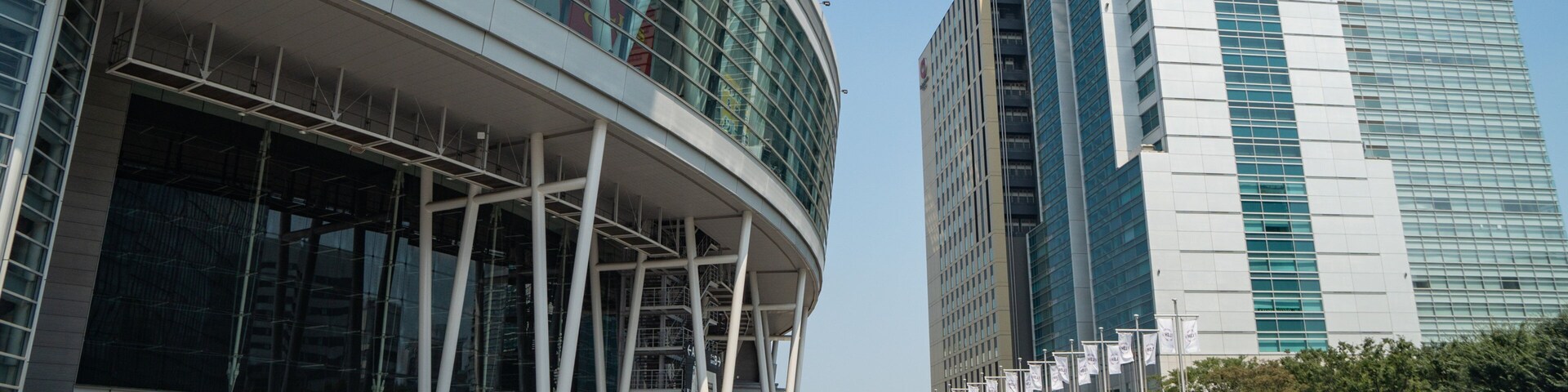 Saitama Super Arena featuring street scenes, modern architecture and a city