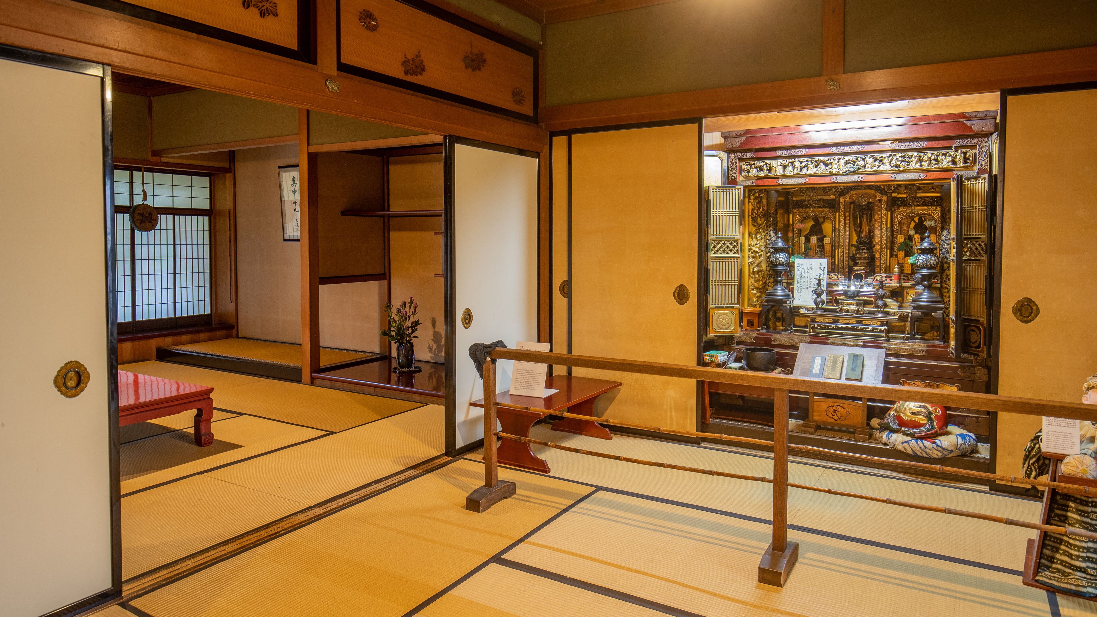 Kusakabe Mingei-kan which includes interior views