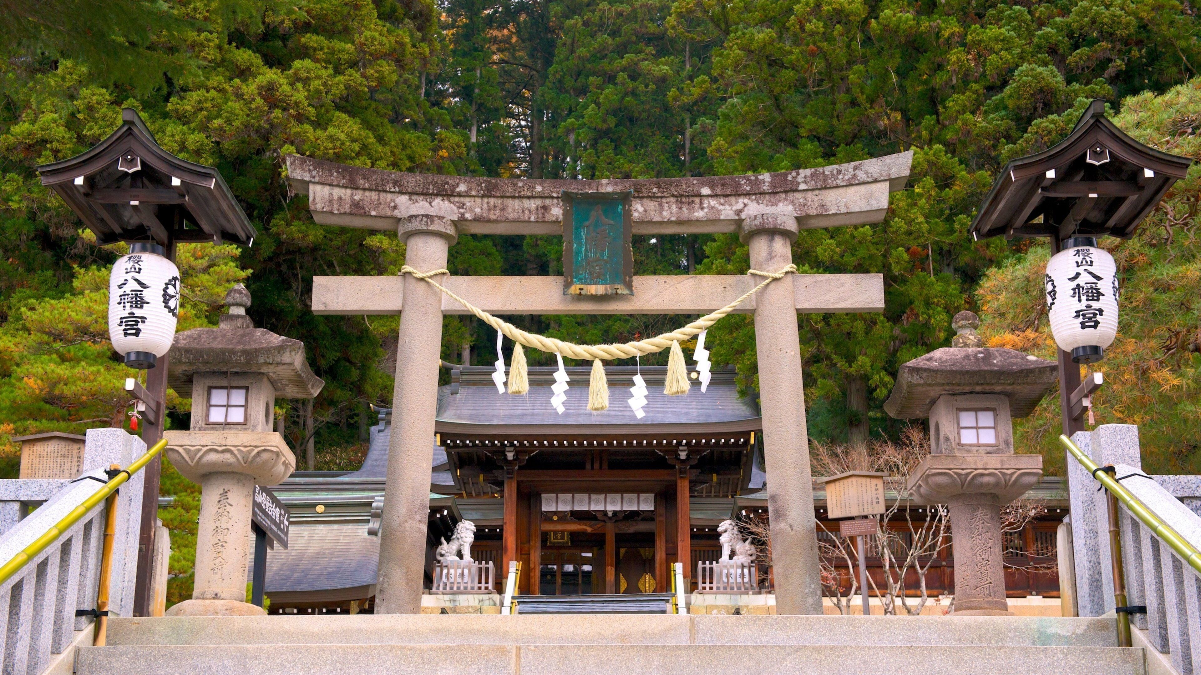 Takayama Yatai Kaikan เนื้อเรื่องที่ วัดหรือสถานที่เคารพบูชา