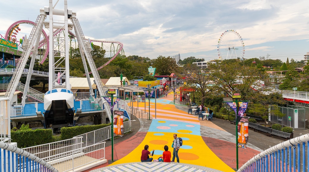 Yomiuriland featuring rides