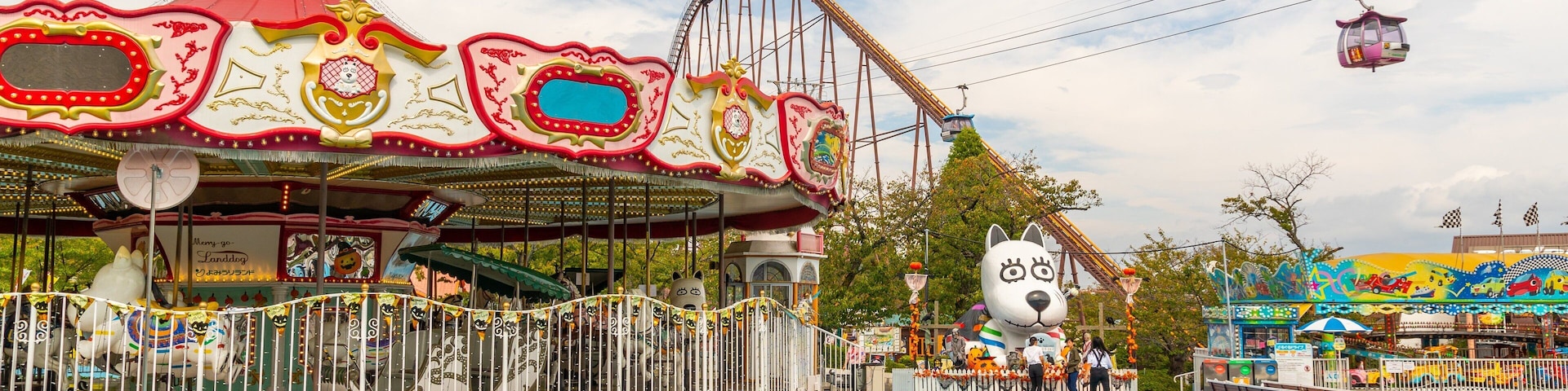 Yomiuriland featuring rides and a gondola