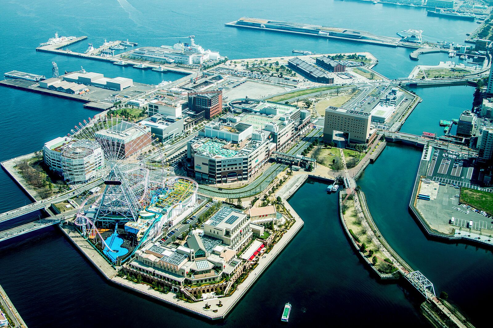 A wonderful location to see Yokohama, especially the Minato Mirai 21 area.  Breathtaking during day and night.