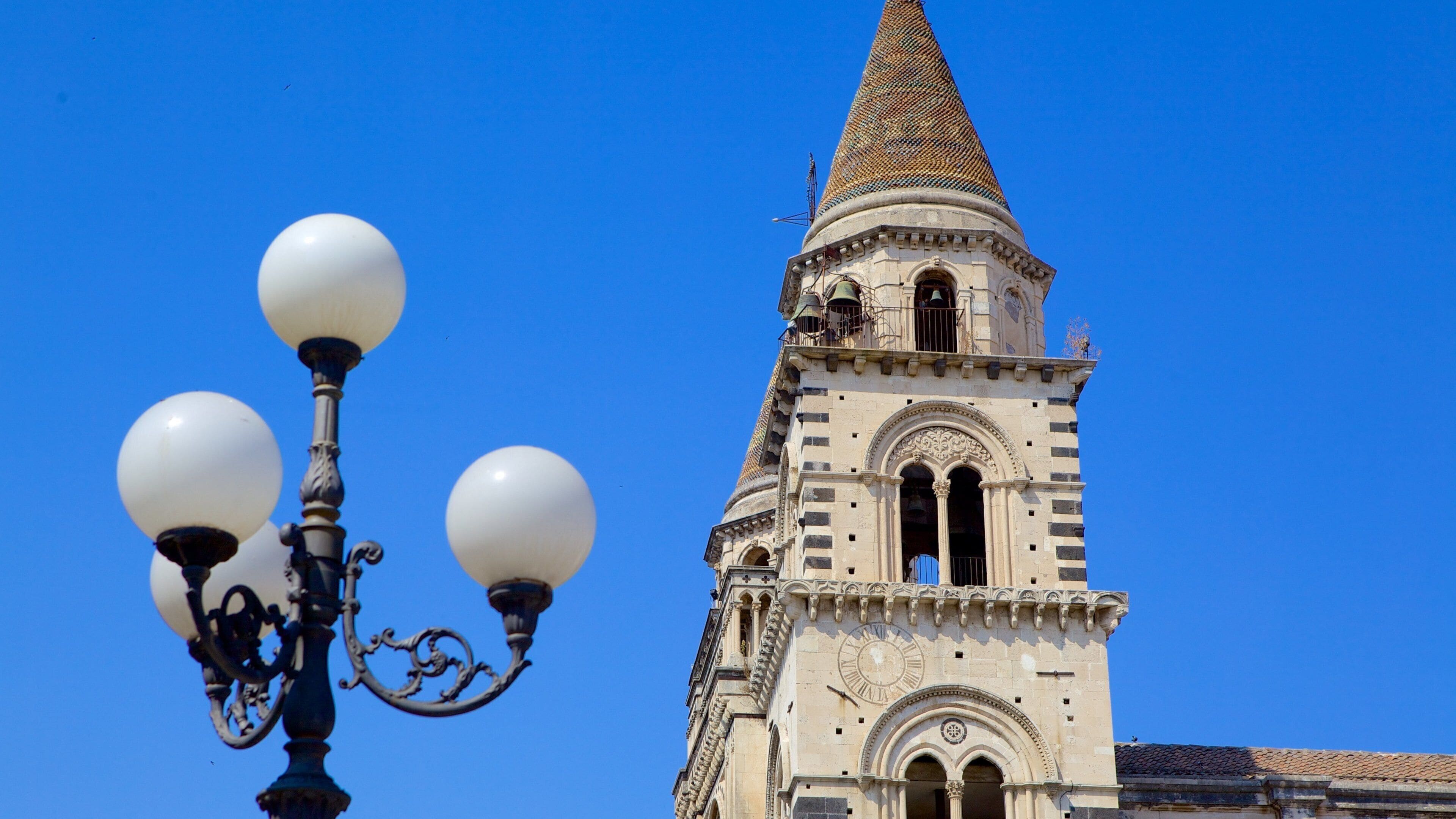 Piazza del Duomo showing a church or cathedral and heritage architecture