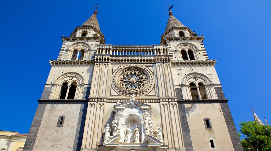 Piazza del Duomo which includes heritage architecture and a church or cathedral