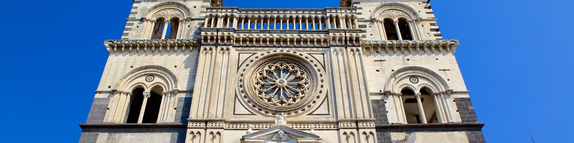 Piazza del Duomo which includes heritage architecture and a church or cathedral