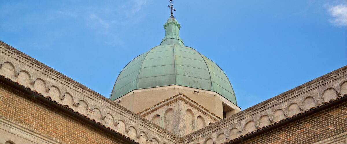 Cathédrale Saint-Cyriaque mettant en vedette patrimoine historique