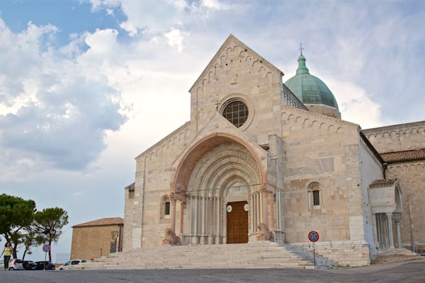 Basilica Cattedrale Metropolitana di San Ciriaco das einen Kirche oder Kathedrale und historische Architektur