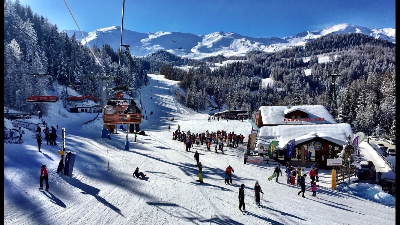 View from the chairlift towards the Ski School. All very helpful and experienced instructors. Book at least four days and get into the "race" on day 4.