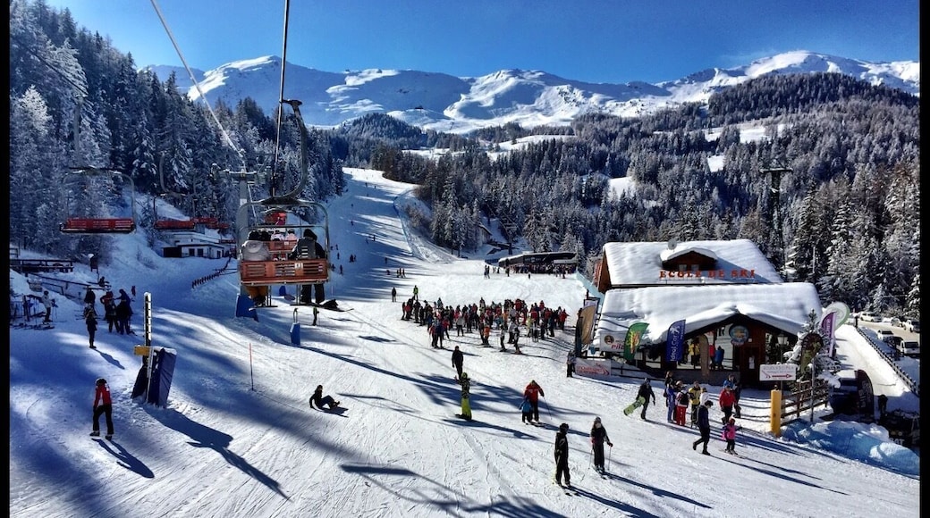View from the chairlift towards the Ski School. All very helpful and experienced instructors. Book at least four days and get into the "race" on day 4.