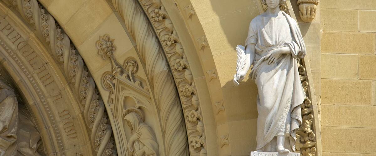 Cathedral of Arezzo featuring a statue or sculpture, a church or cathedral and religious elements