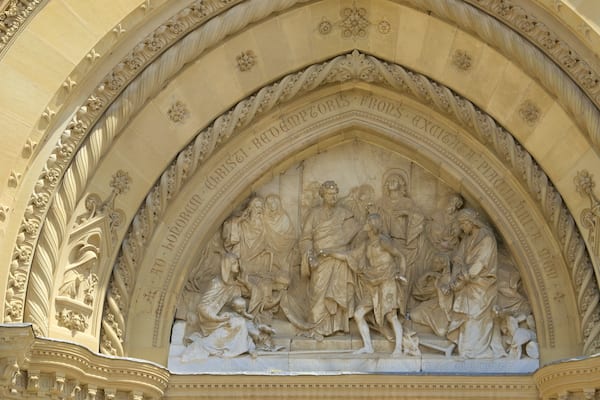 Catedral de Arezzo ofreciendo patrimonio de arquitectura, aspectos religiosos y una iglesia o catedral