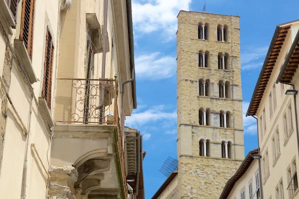 Iglesia de Santa Maria della Pieve que incluye patrimonio de arquitectura