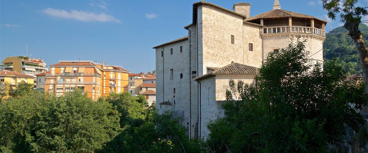 Forte Malatesta mettant en vedette panoramas et patrimoine historique
