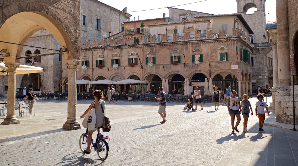 Piazza del Popolo featuring street scenes and cycling as well as a small group of people