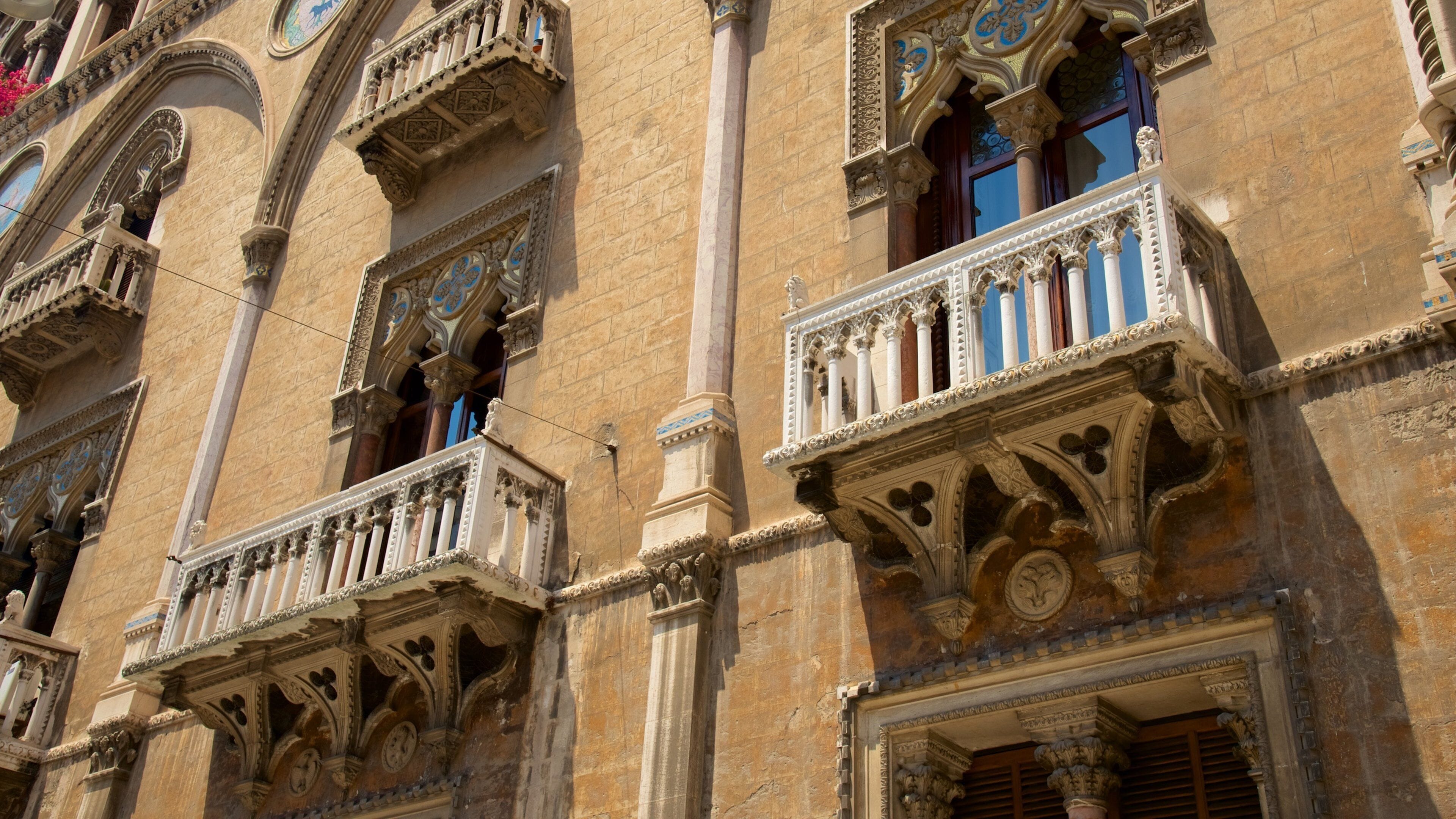 Bari showing heritage architecture