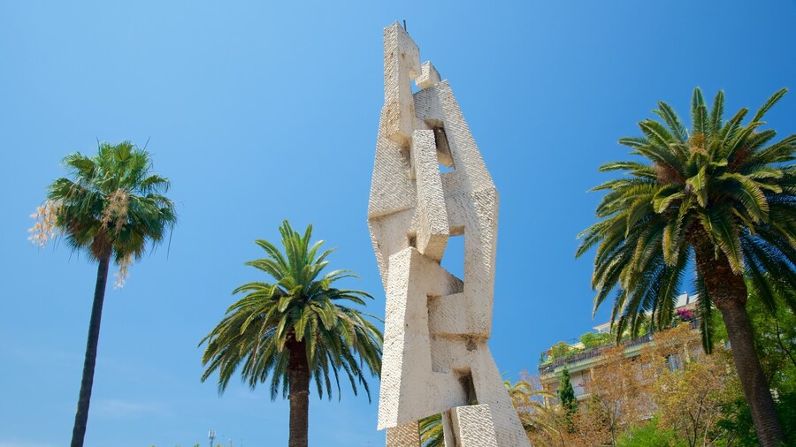 Piazza Giuseppe Garibaldi showing outdoor art