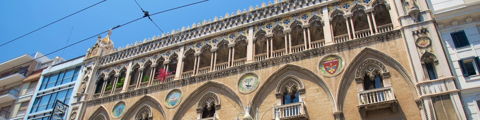 Bari which includes heritage architecture