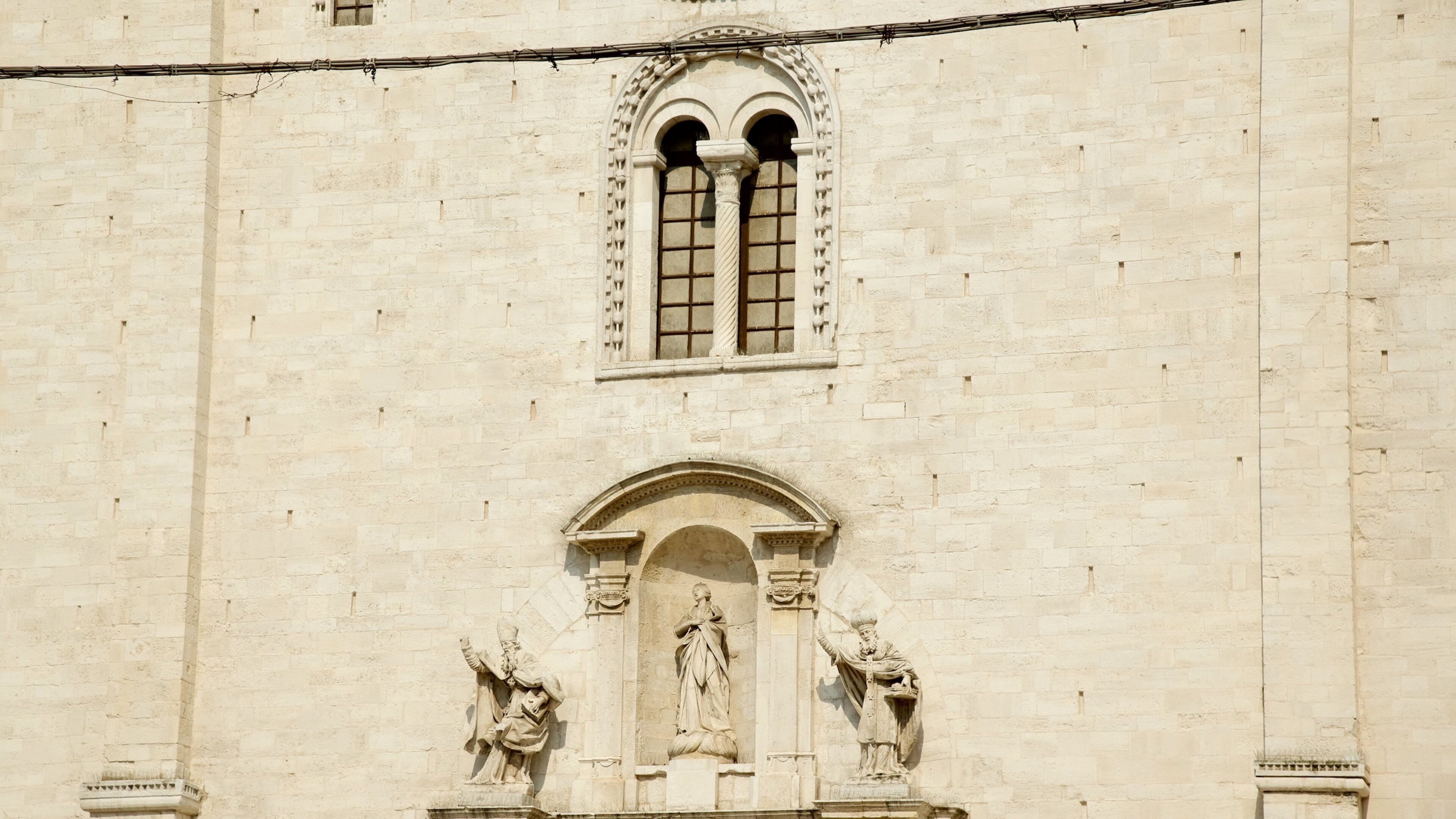 Catedral de Bari ofreciendo arquitectura patrimonial