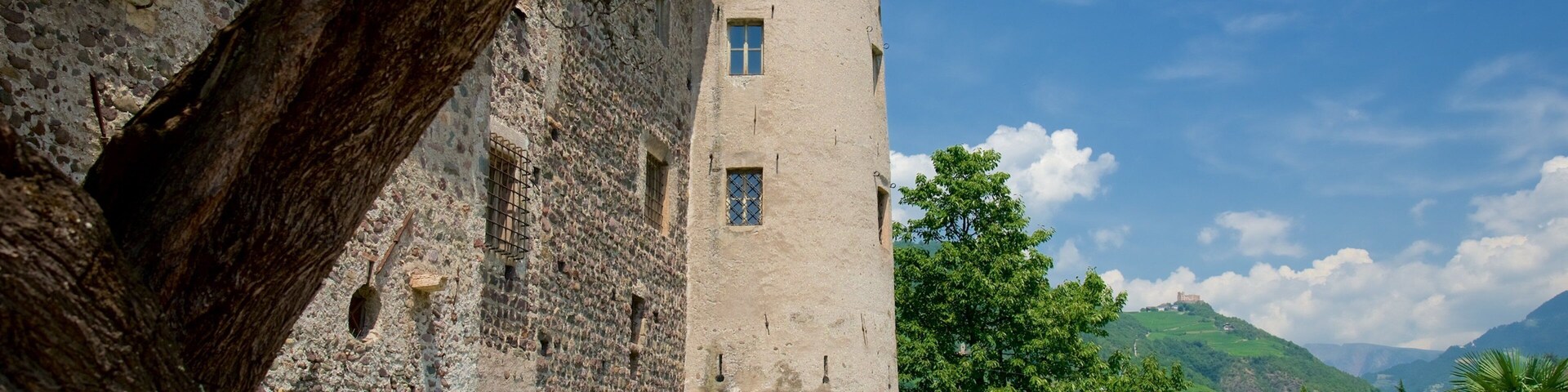 Castelo Maretsch mostrando um pequeno castelo ou palácio