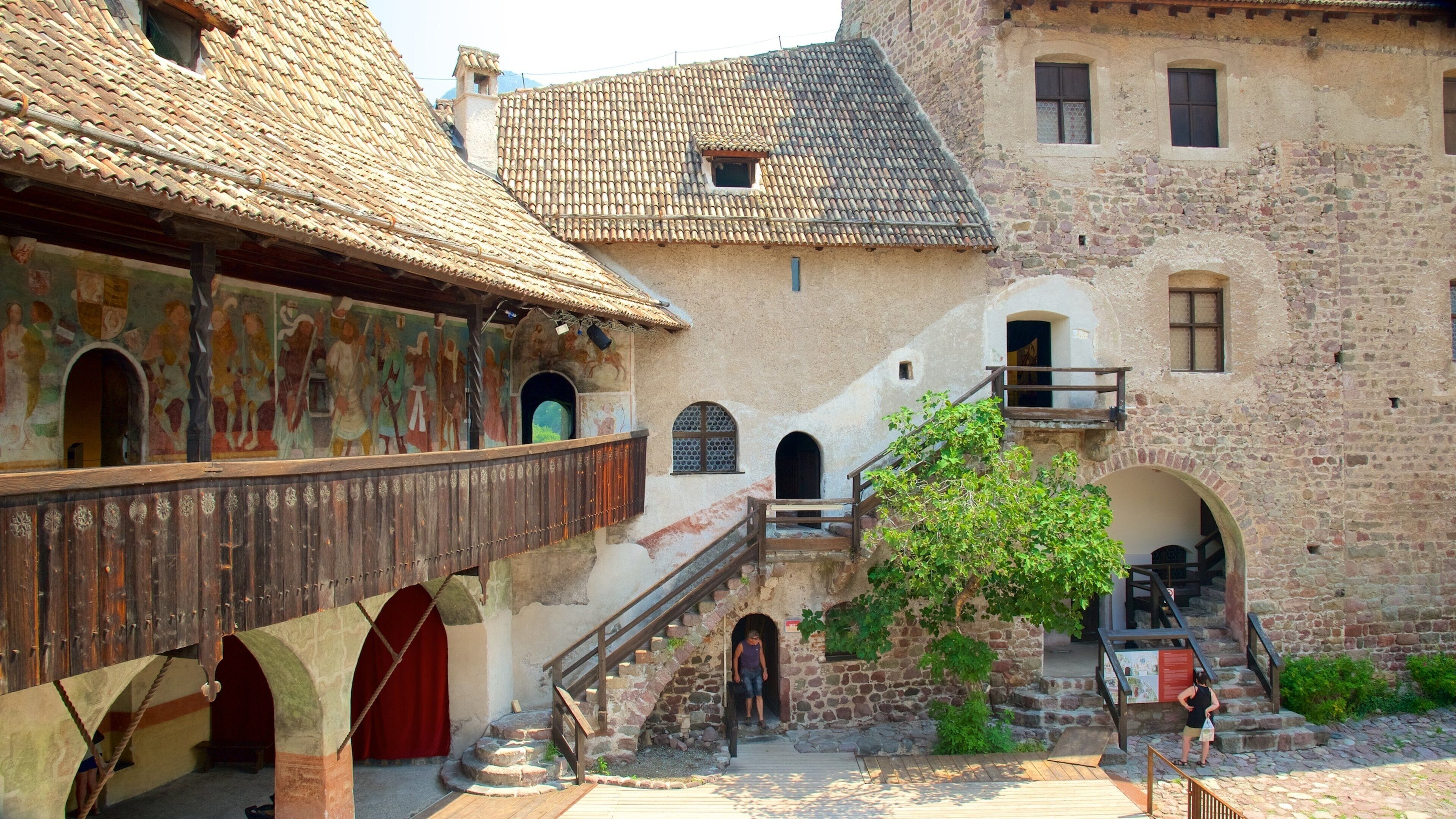 Runkelstein Castle showing a castle and heritage architecture