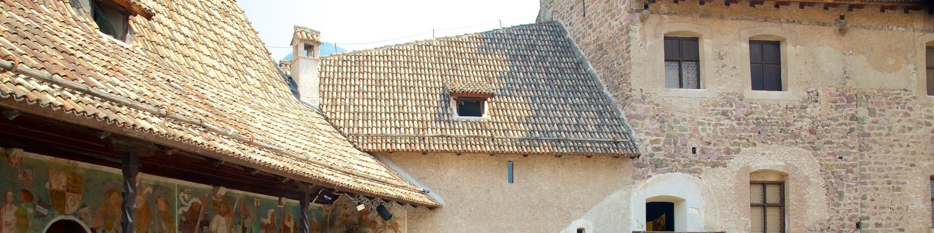 Runkelstein Castle showing a castle and heritage architecture