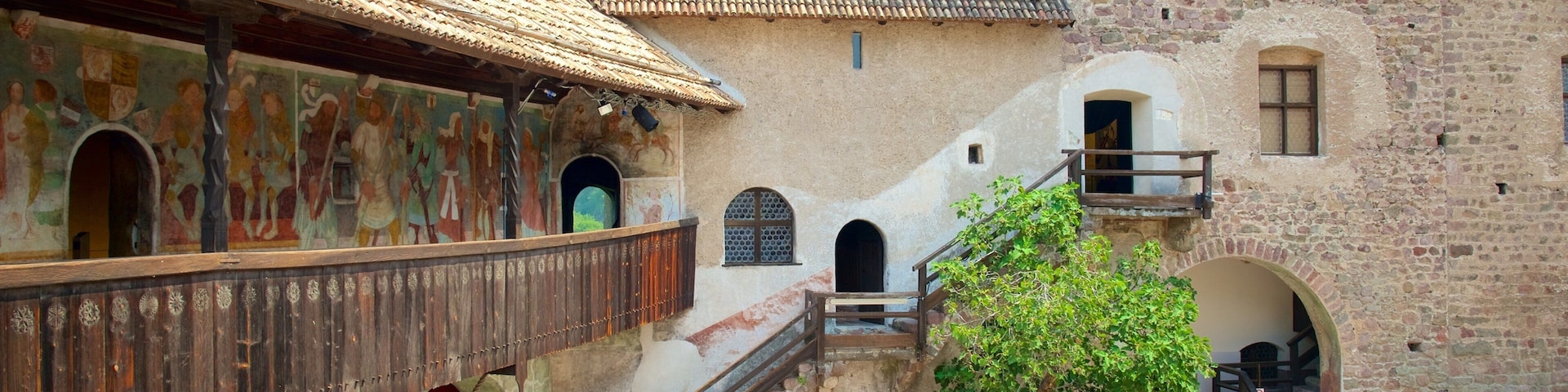 Runkelstein Castle showing a castle and heritage architecture