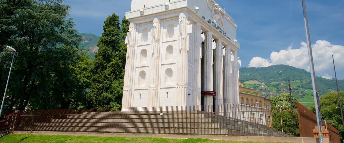 Monumento alla Vittoria che include monumento