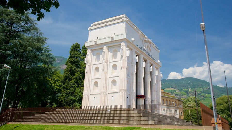 Victory Monument showing a monument