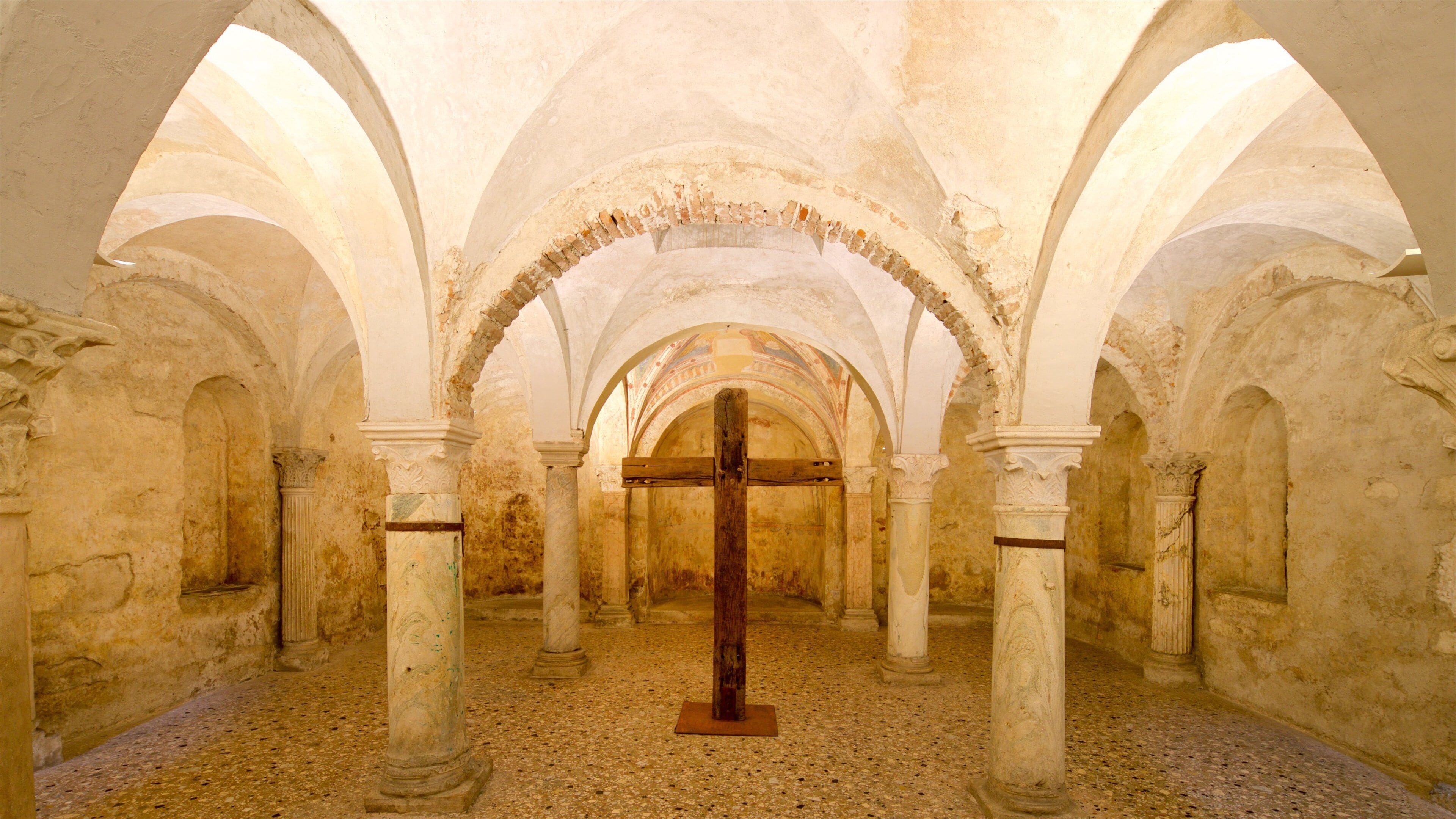 Duomo Vecchio featuring religious elements, heritage elements and interior views