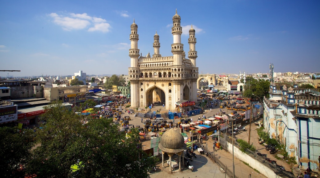 Charminar ofreciendo un monumento, una plaza y una ciudad