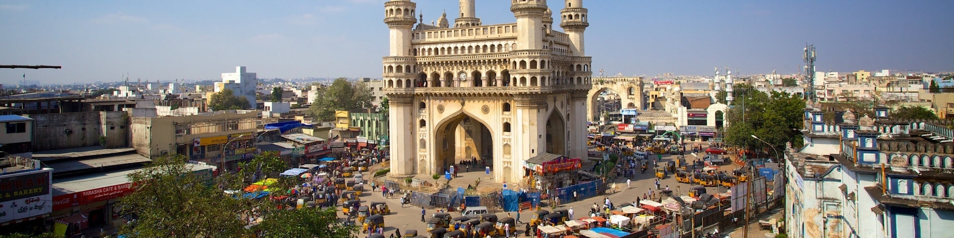 Charminar caracterizando uma praça ou plaza, uma cidade e um monumento