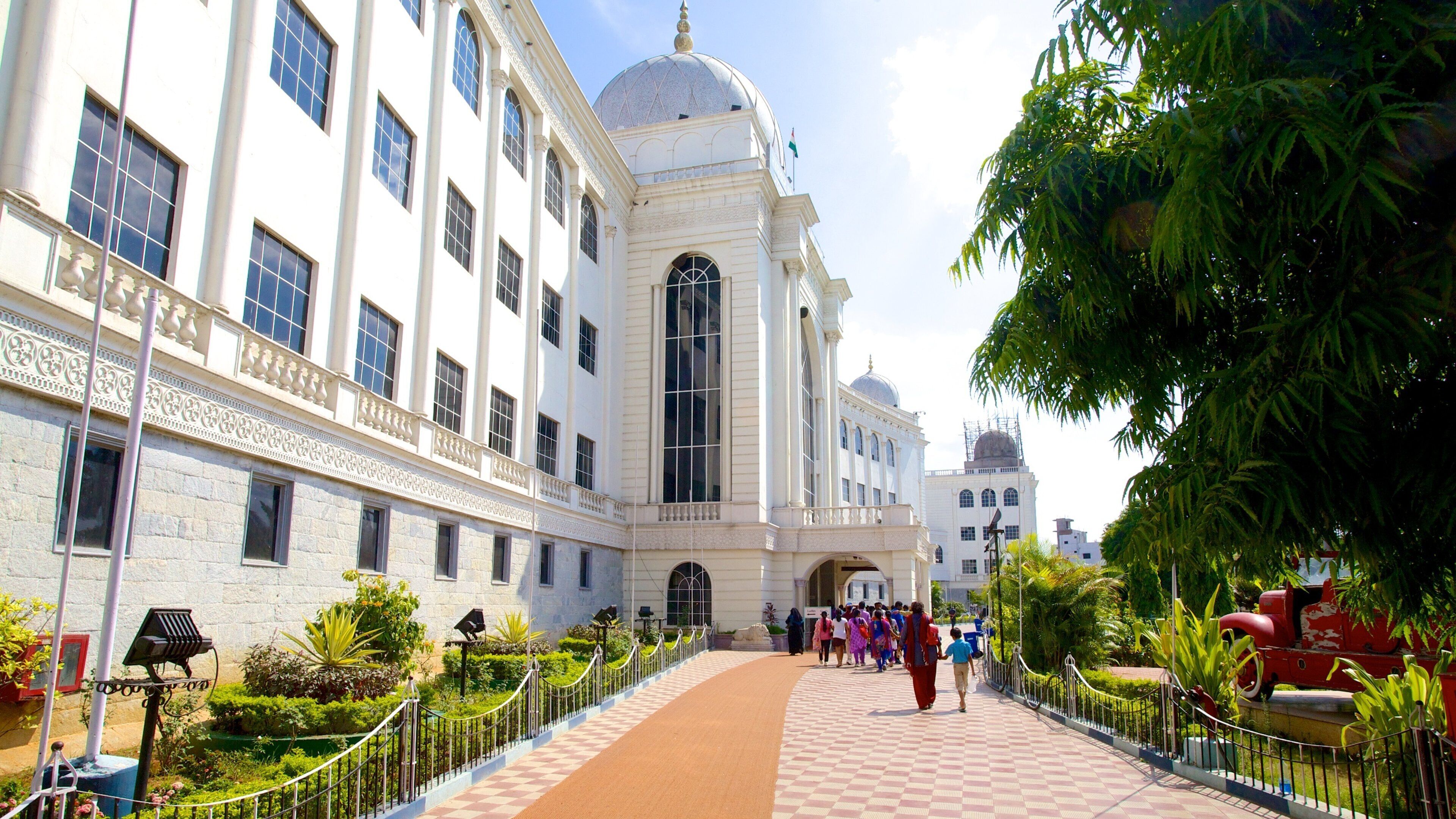 Salar Jung Museum which includes a city