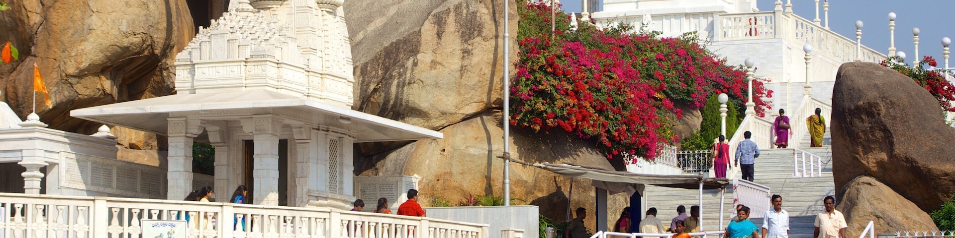 Birla Mandir Temple featuring a temple or place of worship and religious elements as well as a large group of people