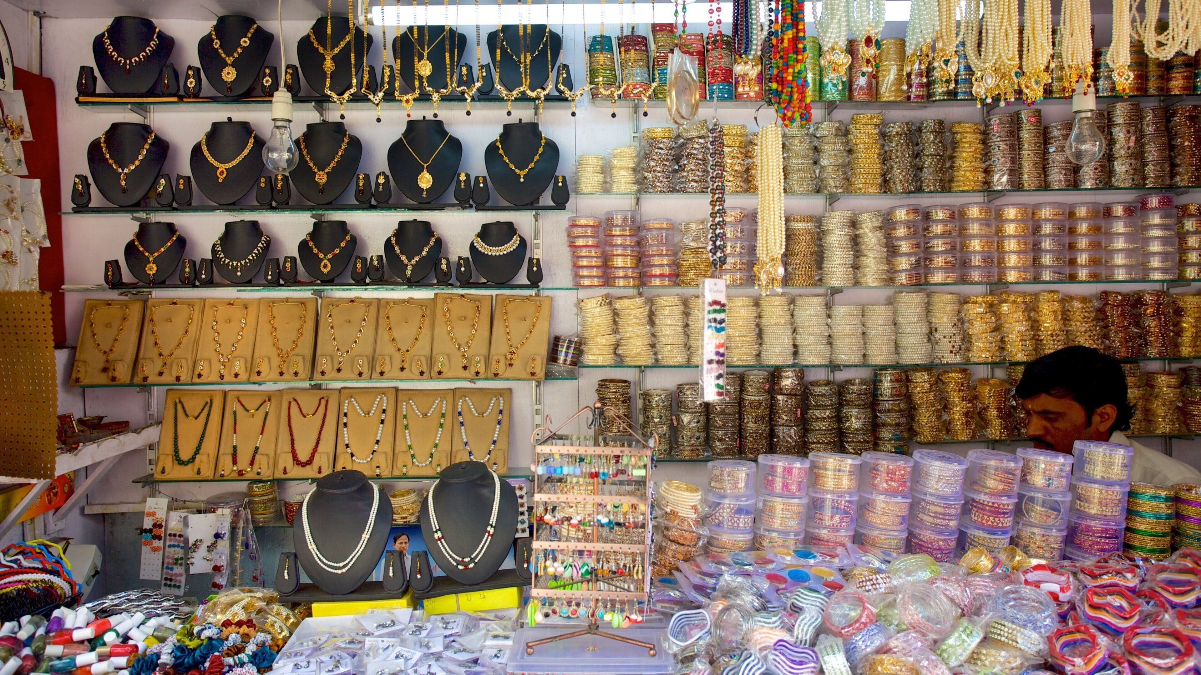 Birla Mandir-tempelet som inkluderer marked