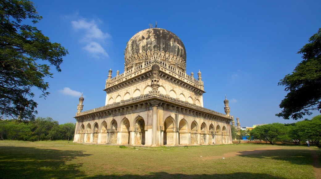 窟突‧薩伊陵 其中包括 紀念館, 遺跡建築 和 墓地