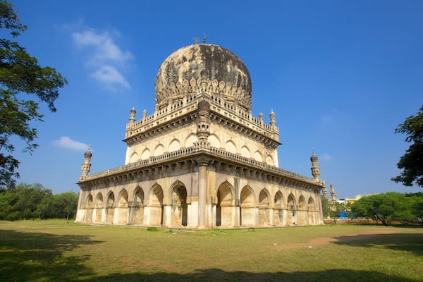 Qutub Shahi Tombs das einen historische Architektur, Friedhof und Gedenkstätte