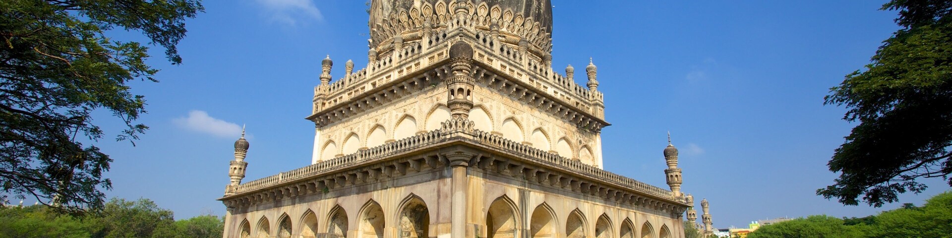 Lăng Qutub Shahi trong đó bao gồm tưởng niệm, nghĩa trang và kiến trúc di sản