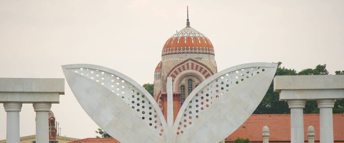 Marina Beach featuring heritage architecture