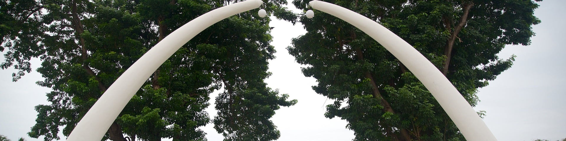 Marina Beach das einen Monument und Statue oder Skulptur