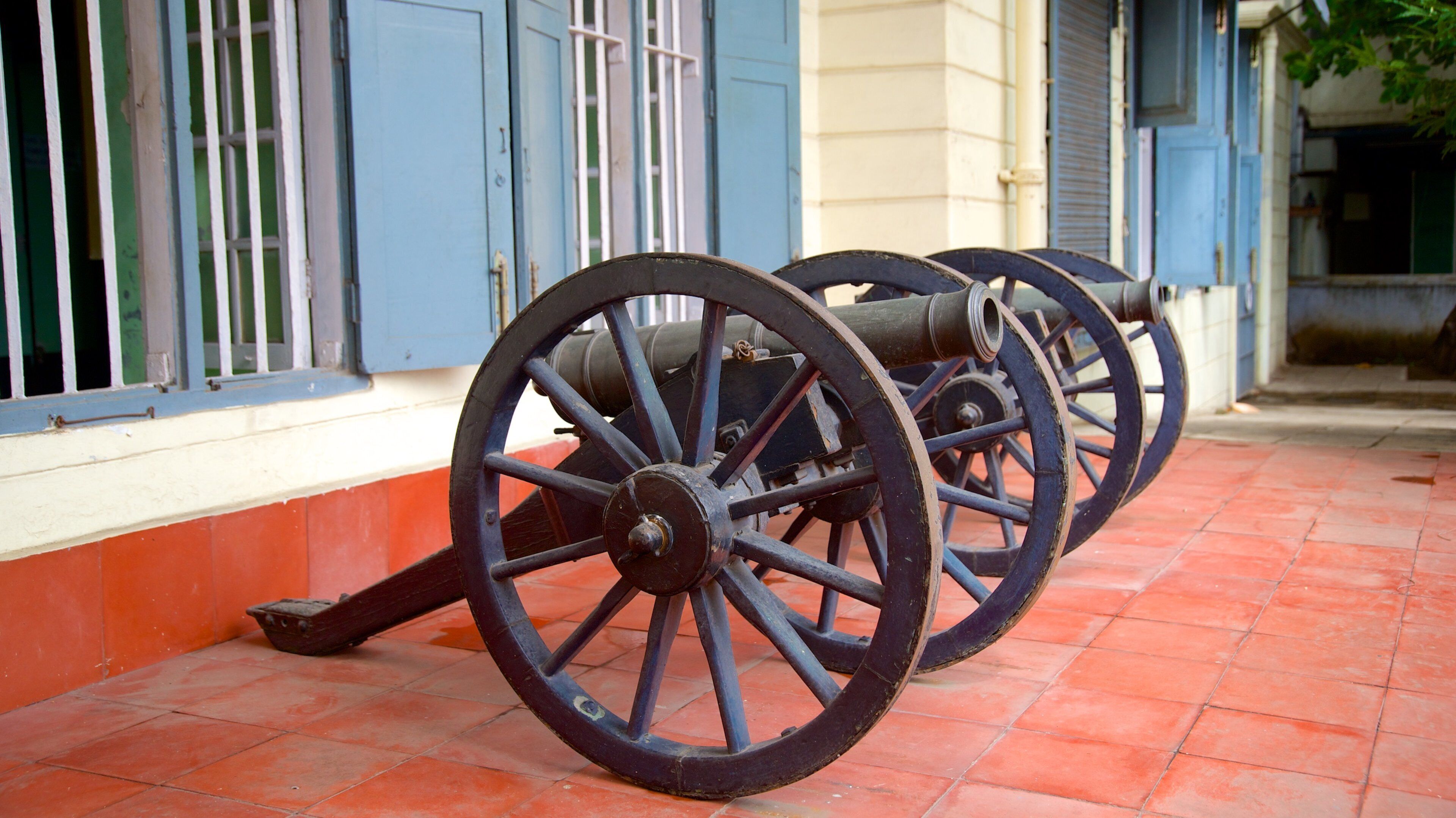 Fort St. George featuring military items and heritage elements