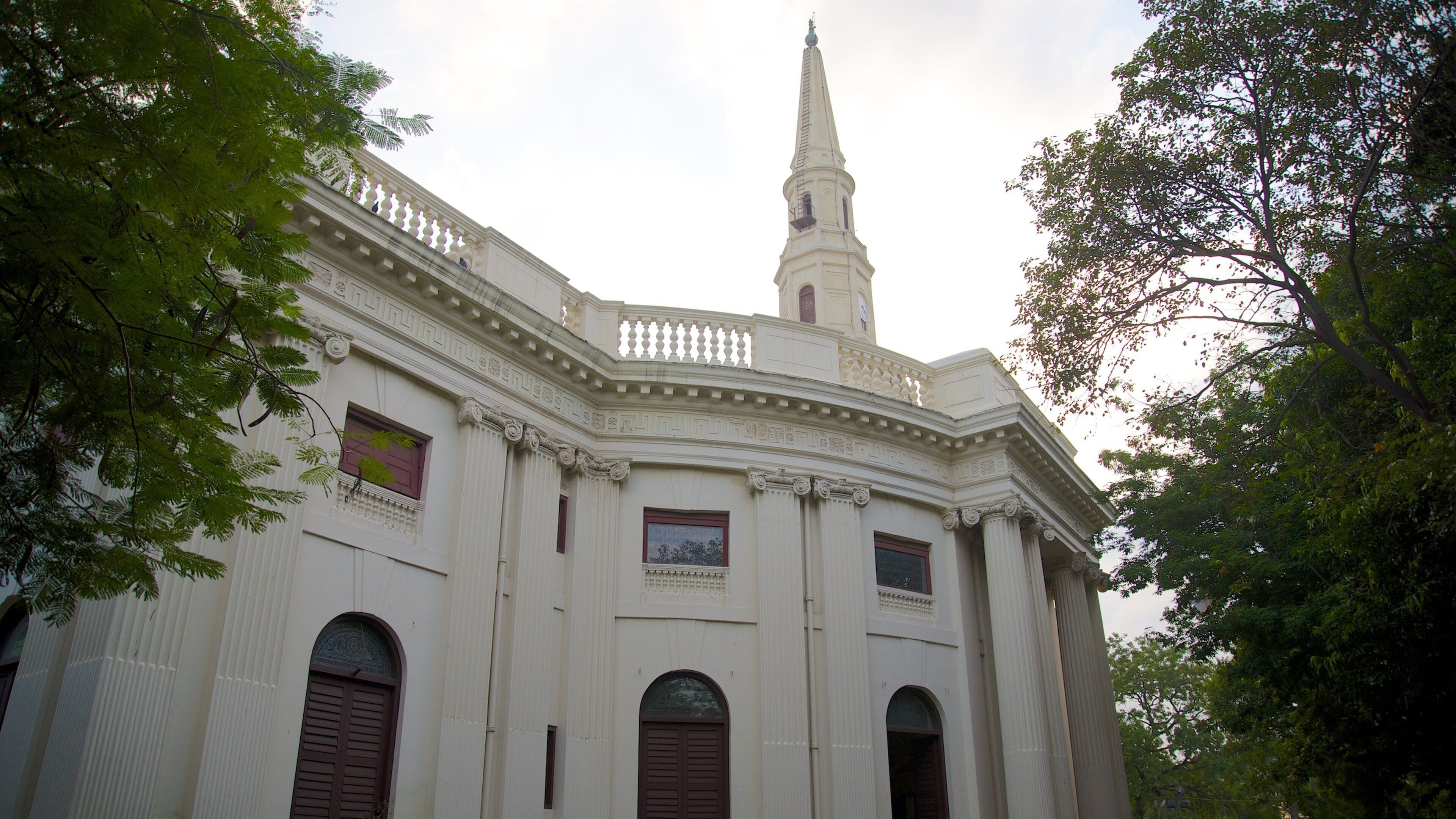 St. Andrew\'s Kirk which includes a church or cathedral and heritage elements