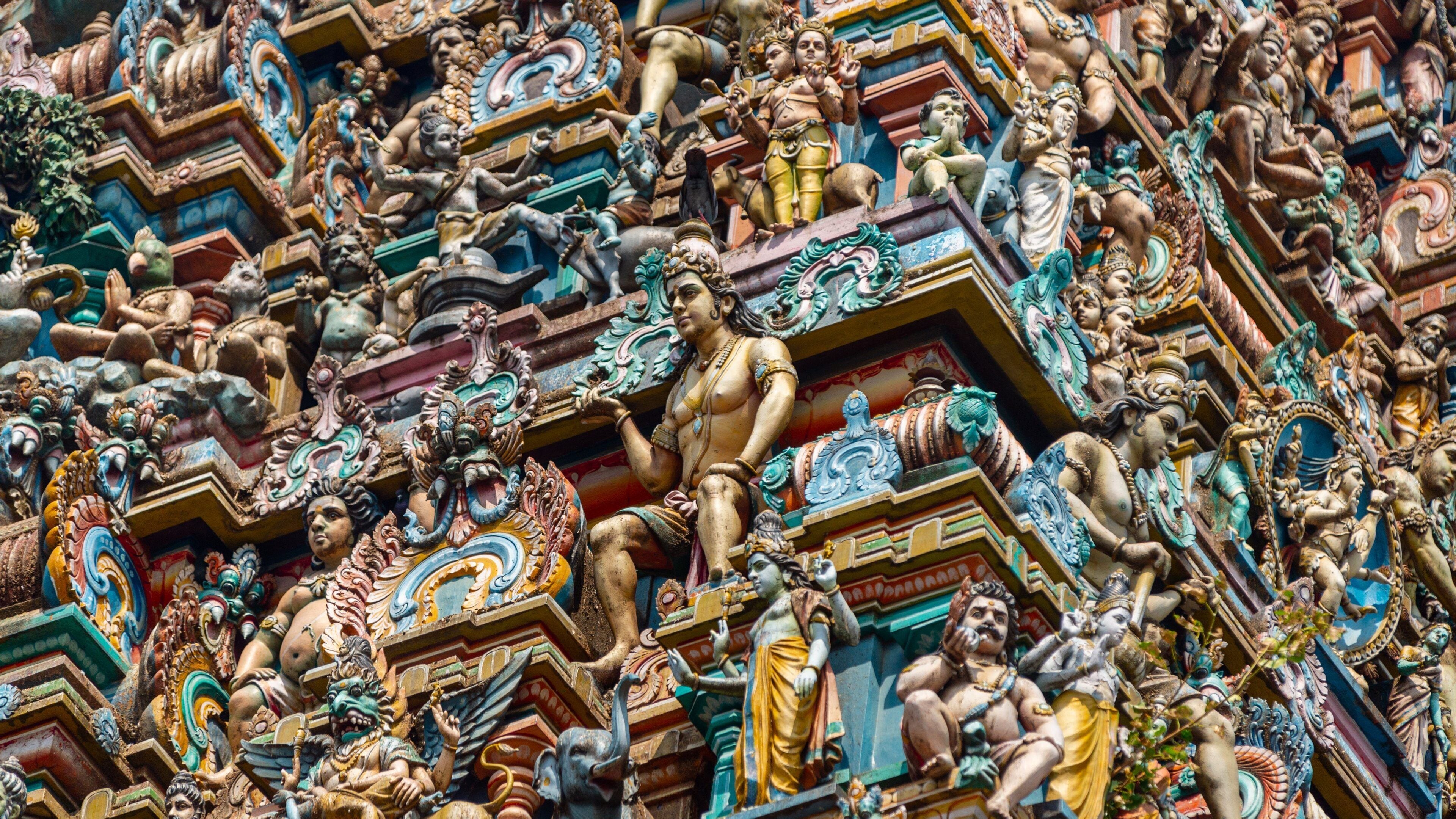 Kapaleeswarar Temple showing a temple or place of worship, outdoor art and heritage elements