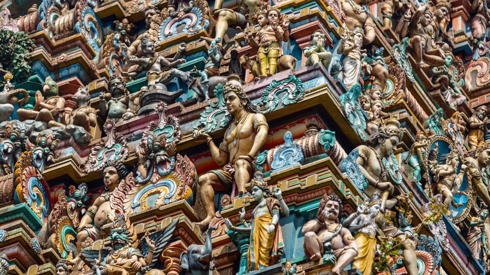 Kapaleeswarar Temple showing a temple or place of worship, outdoor art and heritage elements