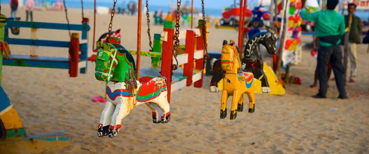 Elliot\'s Beach qui includes aire de jeu et plage de sable