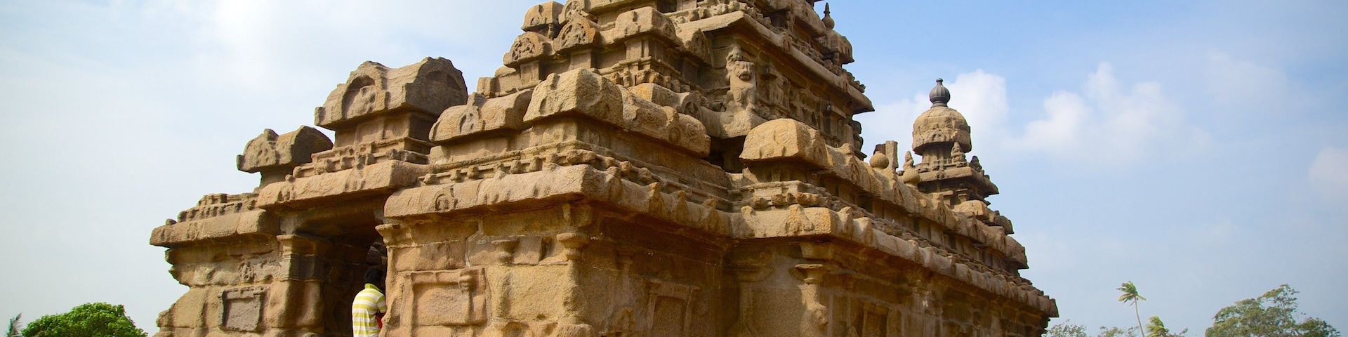 Templo de la Playa mostrando un templo o lugar de culto y patrimonio de arquitectura