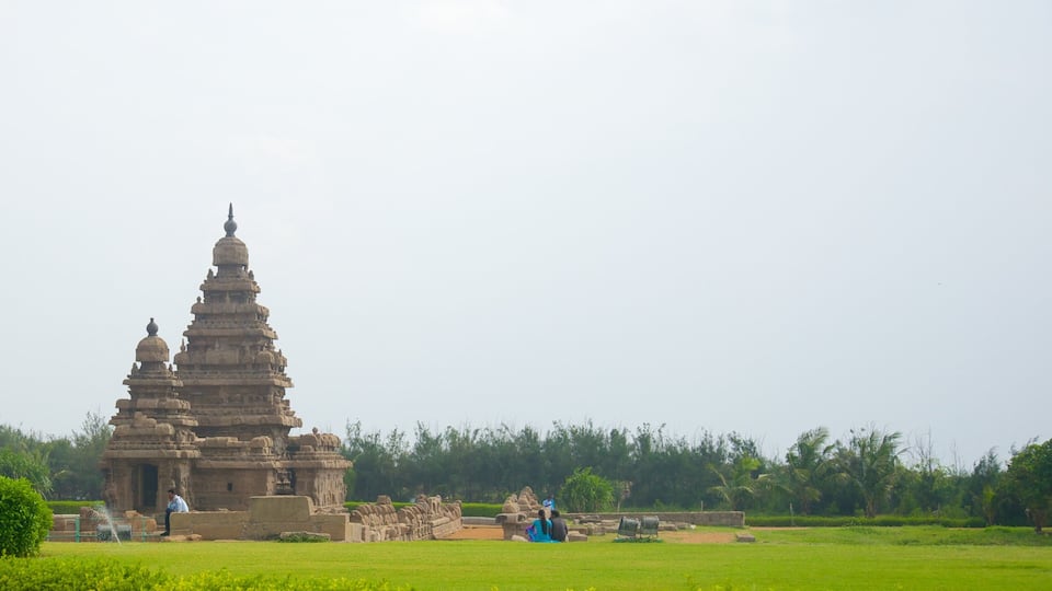 Shore Temple which includes a temple or place of worship and heritage architecture