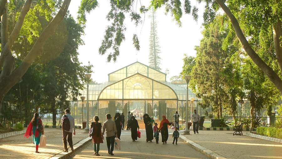 Lalbagh Botaniske Have såvel som en lille gruppe mennesker