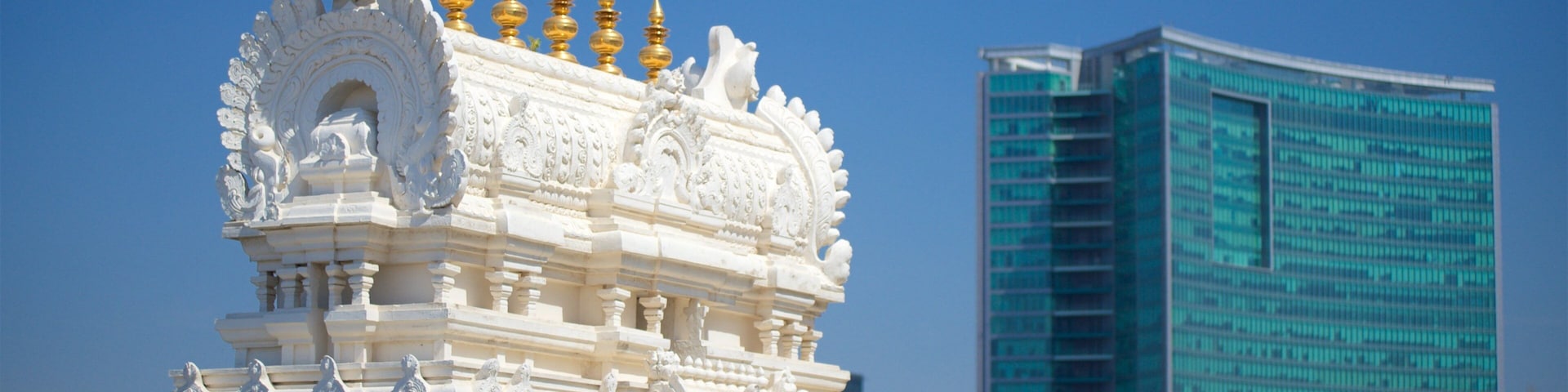 Templo de ISKCON caracterizando um templo ou local de adoração, elementos de patrimônio e arquitetura moderna